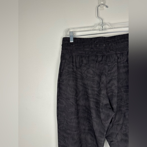 Athleta Camden Printed Performance Pockets Jogger Women’s Sz 10P - Picture 8 of 8